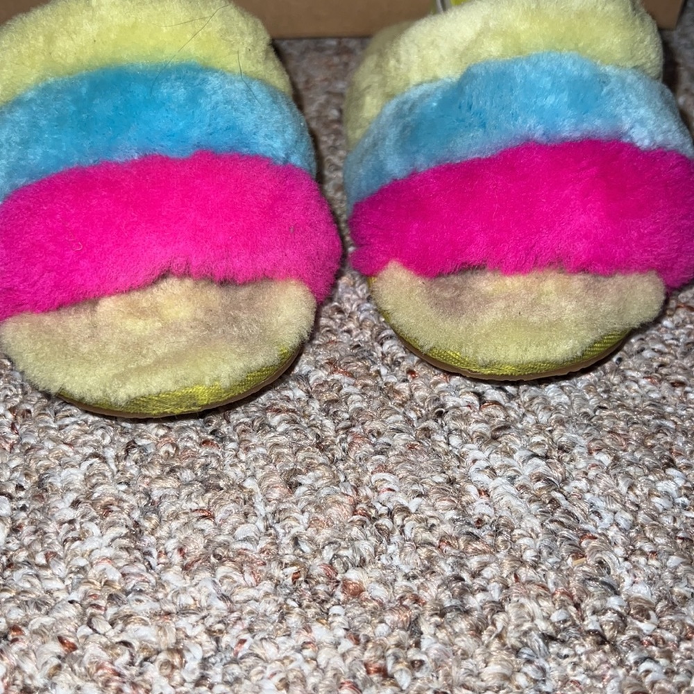 UGG Slippers - Picture 3 of 8